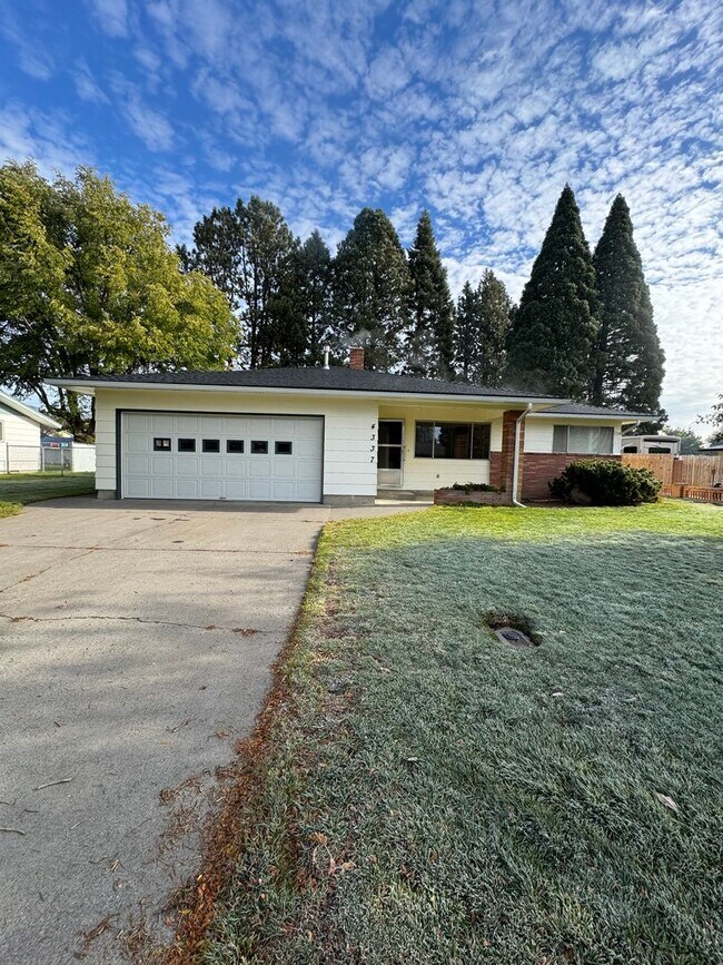 Beautiful 3 bed home in great neighborhood! House Rental in Klamath
