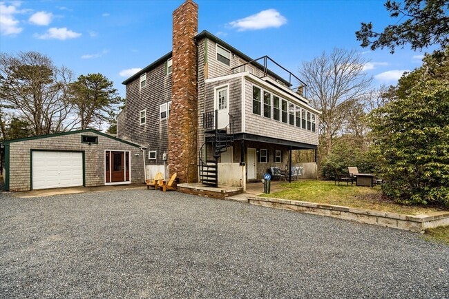 97 3rd St N