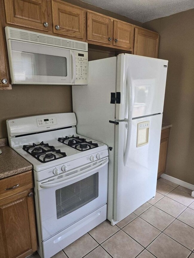 Photo - Coming soon!! Cute 3 bedroom 1.5 bath bung...