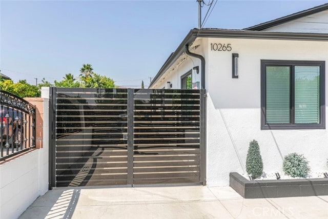 Photo - 10265 Strathern St