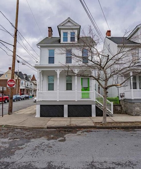 720 High St