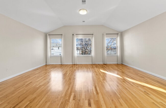 Photo - 431 Bramhall Ave Unidad 2nd Floor