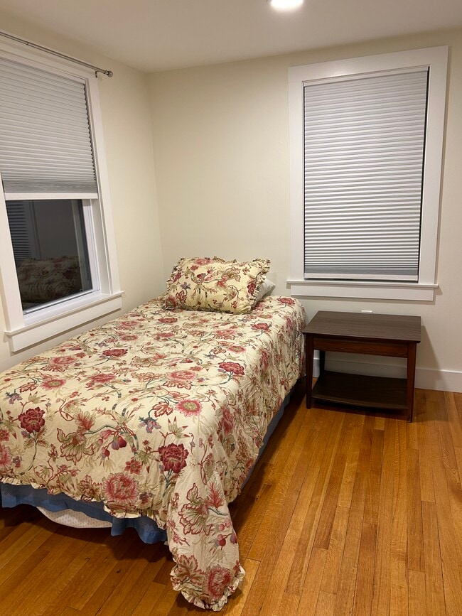 10 Greenlawn St