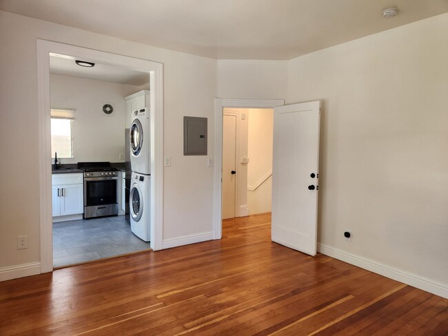 Photo - College Ave Apartment for Rent Unit B