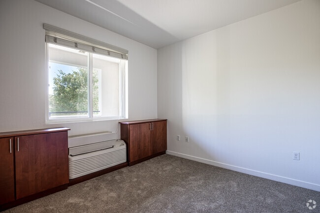 1BR, 1BA- One Bedroom - Charlotte Park Apartments