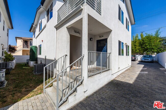 7834 1/2 Flight Ave