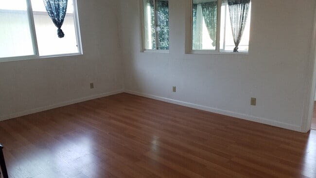 Photo - 1387 Frank St