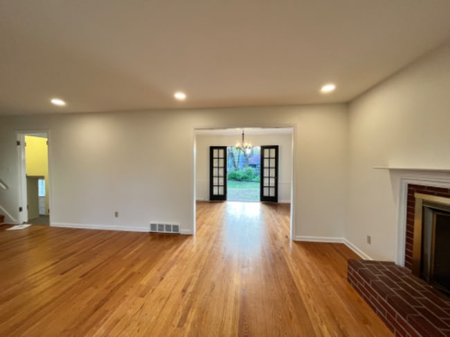 Photo - 7520 Aberdeen St