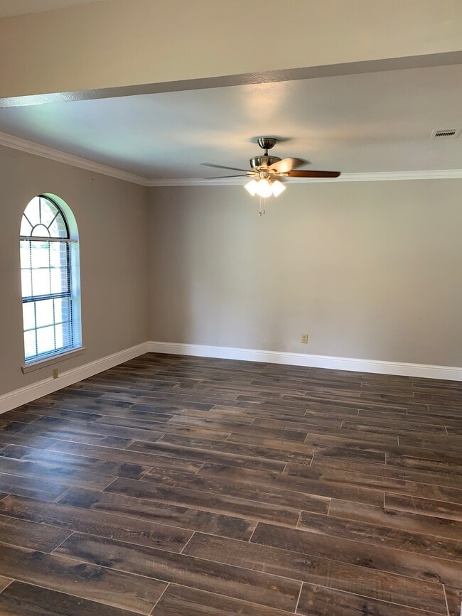 Photo - 1021 Autumn Cir
