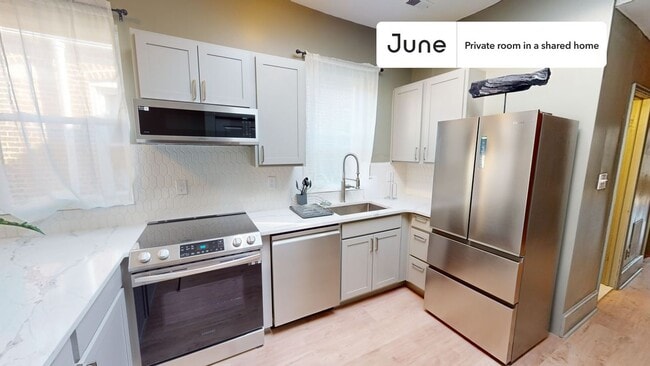 Room in Shared 4 bed/2 bath home in Columbia Heights