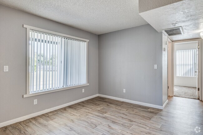 2BR, 2BA - 675SF