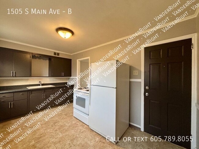 Building Photo - 1505 S Main Ave Unit B Rental