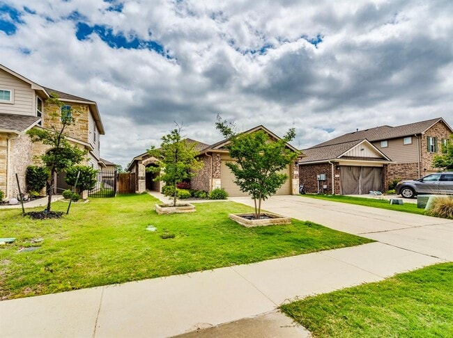 Photo - 217 Yoakum St
