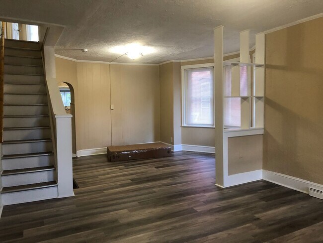 Photo - Great 3 Bedroom Home! Freshly Painted! New Flooring! Large Living Area! Eat-in-Kitchen! Screened ...