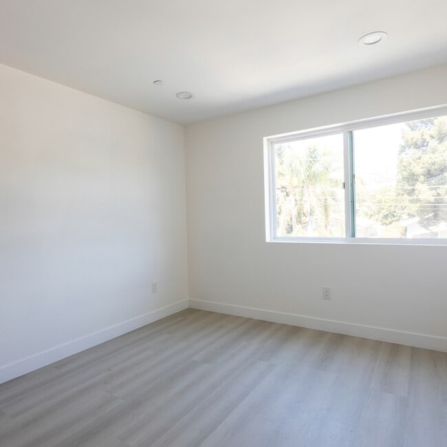 Building Photo - 363 Meadow Ln Rental