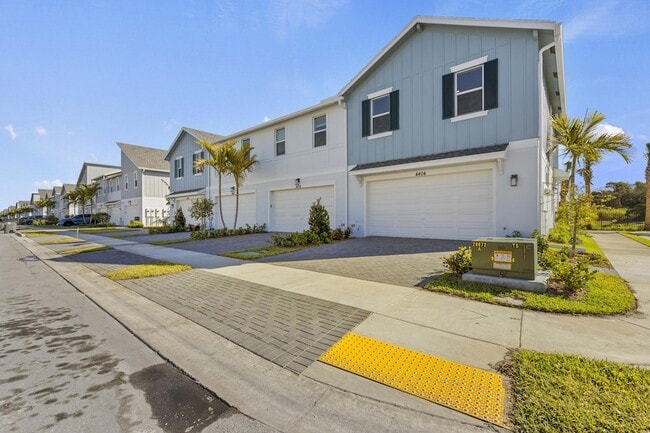 Photo - 4404 Longwood Lk Sq