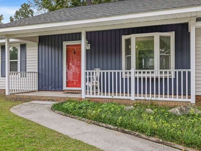Photo - Charming 3 Bedroom Home!