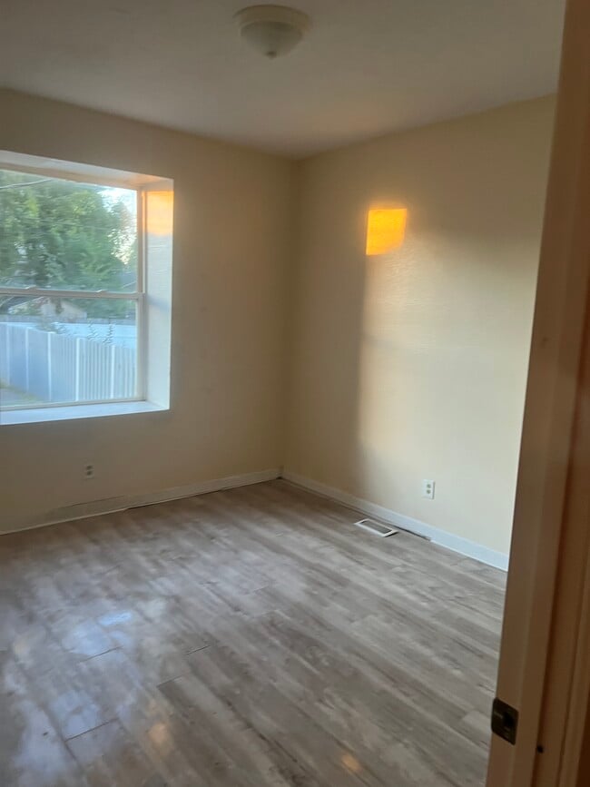 Photo - 2419 Benton St Unit 2419 Apt A