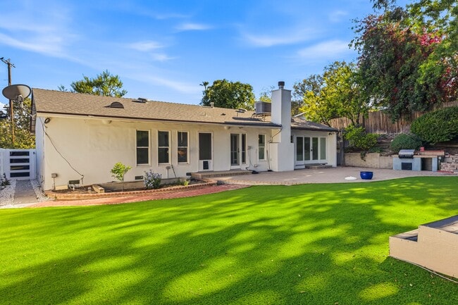 Photo - 20305 Aetna St