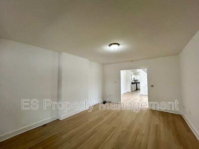 Photo - 2960 N Park Ave