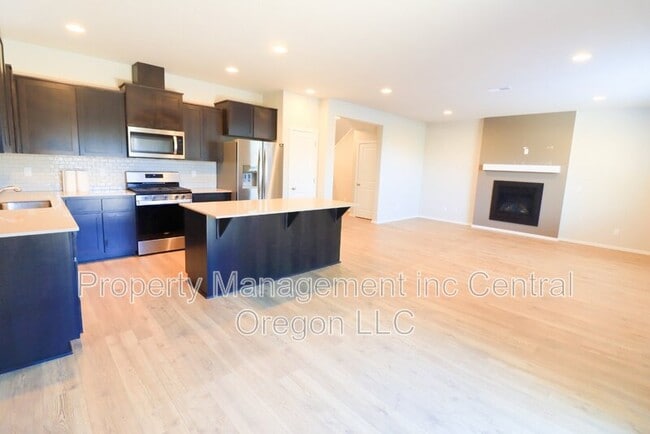 Photo - 61581 SE Lorenzo Dr