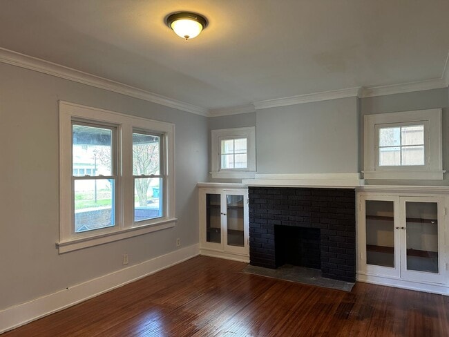 Building Photo - 229-231 Selye Ter Unit 229