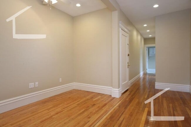 Photo - 1105 Boylston St