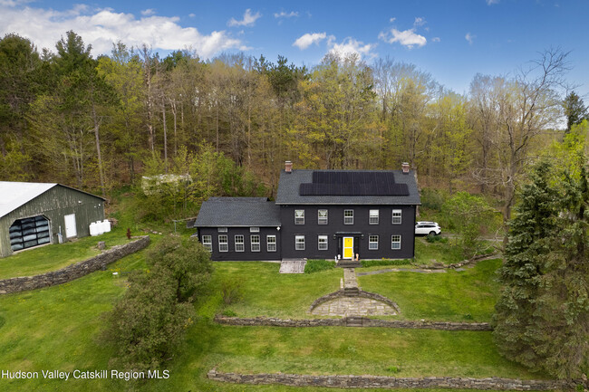 Building Photo - 483 Travis Hill Rd