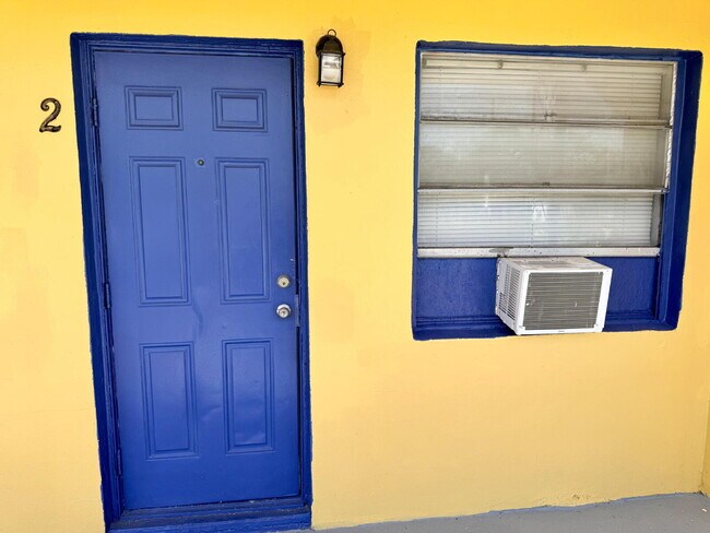 "Charming 2-Bed Oasis in West Palm Beach"