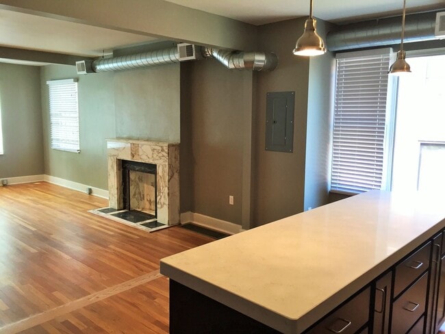 Photo - 6405-6407 Bartlett Unit 6407