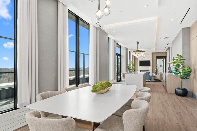 500 Upper Wellington
