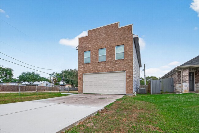 Photo - 146 Disney St