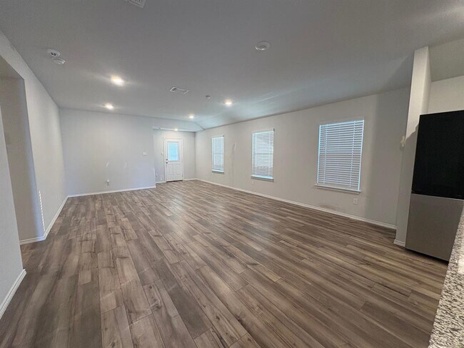 Photo - 668 Wyatt Wy