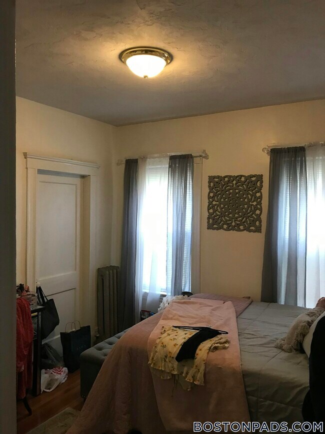 Photo - 156 Middlesex Ave Unidad B