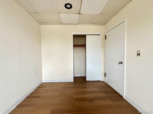 Photo - 247-77 Jericho Tpke Apartamento Unidad 2 FL