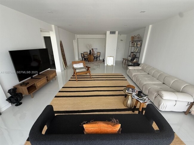 Building Photo - 9381 E Bay Harbor Dr Unit 402