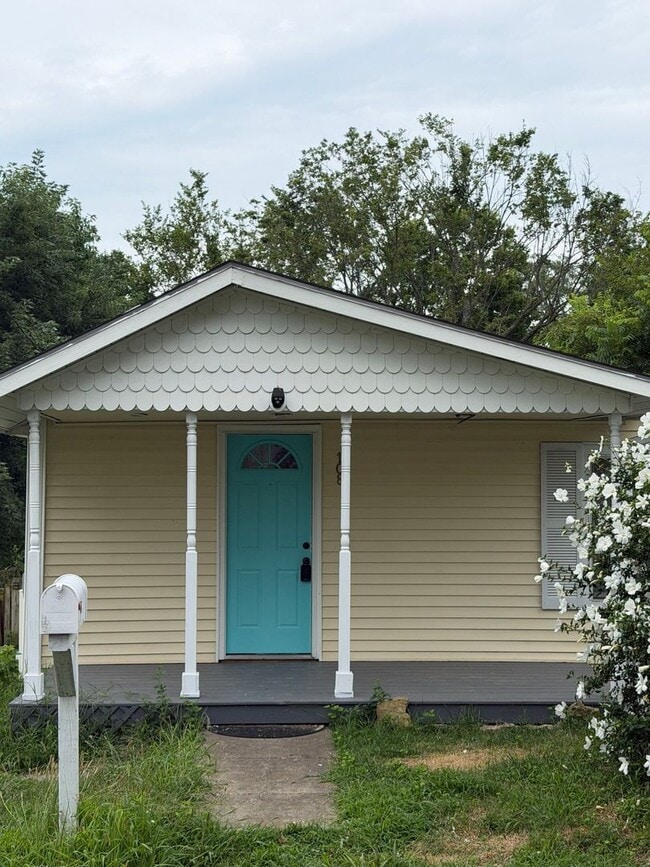 Building Photo - Charming 2 Bed 1 Bath Home with Fenced Backyard in Excelsior Springs