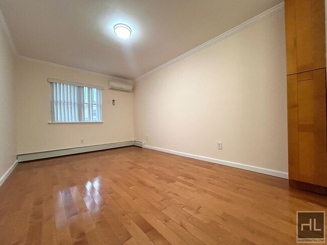 Photo - 70 STREET Unit 3