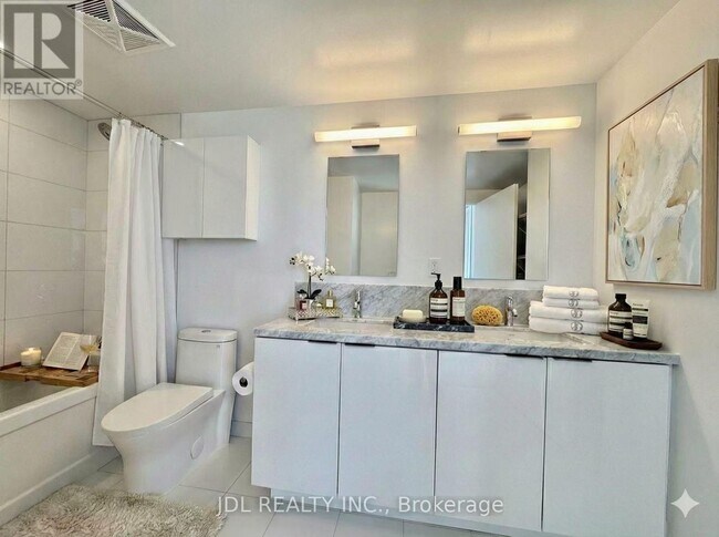 Photo - 238 Simcoe St