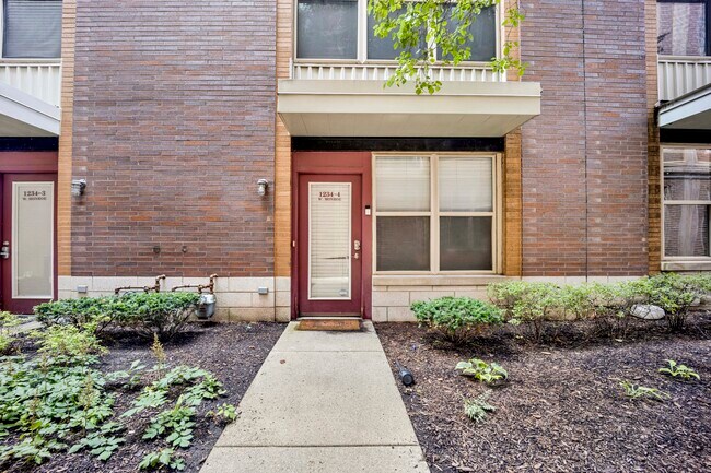 Photo - 1234 W Monroe St