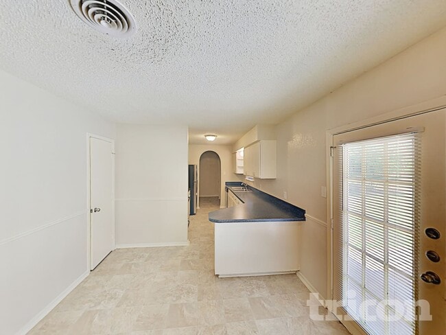 Photo - 204 NW Jayellen Ave