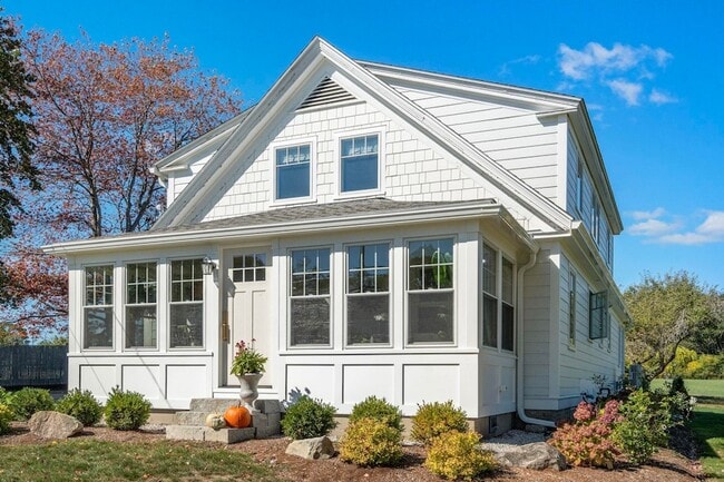 Building Photo - 335 Central Rd