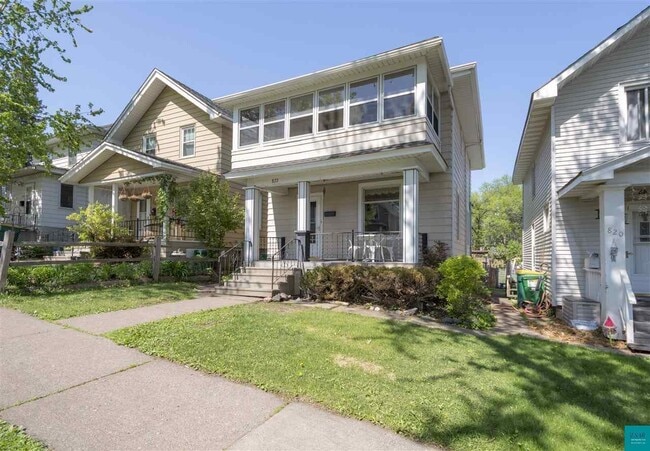 Building Photo - AVAILABLE JUNE - Charming 3 Bed, 1 Bath Home in East hillside!