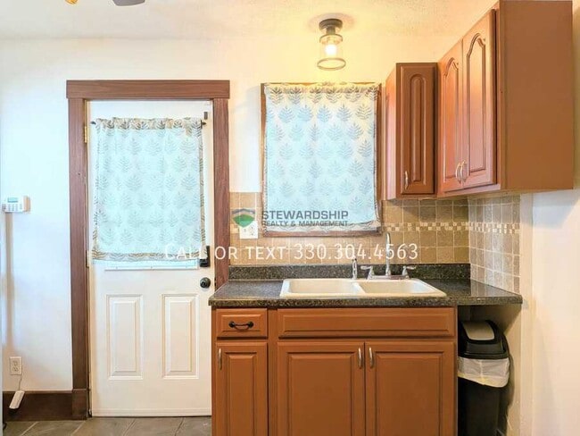 Photo - 750 Amherst Rd NE