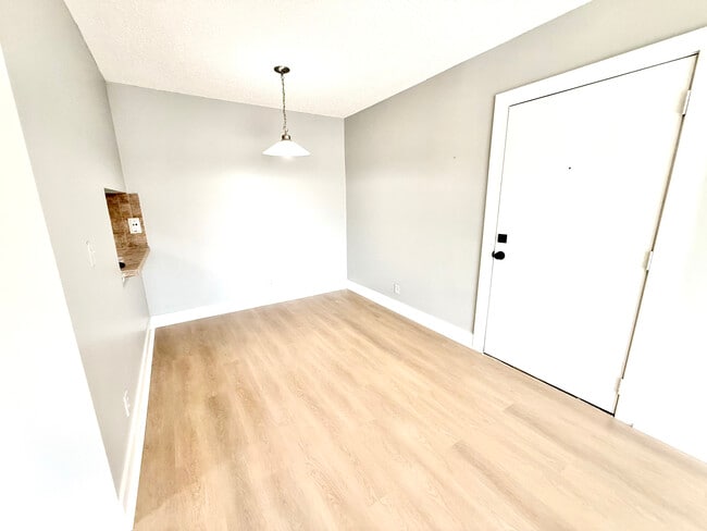 Photo - 1830 Abbey Rd Unidad 105