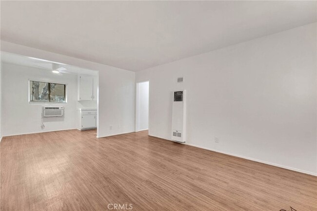 Building Photo - 14728 W Magnolia Blvd Unit 1-1 Rental