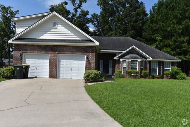 Building Photo - Single family home with large fenced in ba...