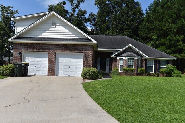 Single family home with large fenced in ba... - Single family home with large fenced in ba...