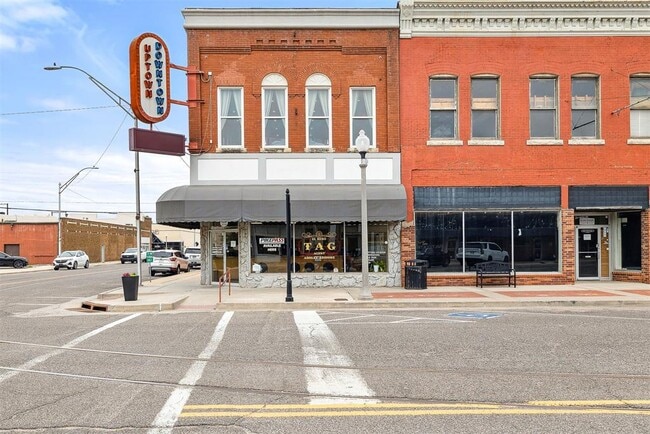 Photo - 115 E Russell St
