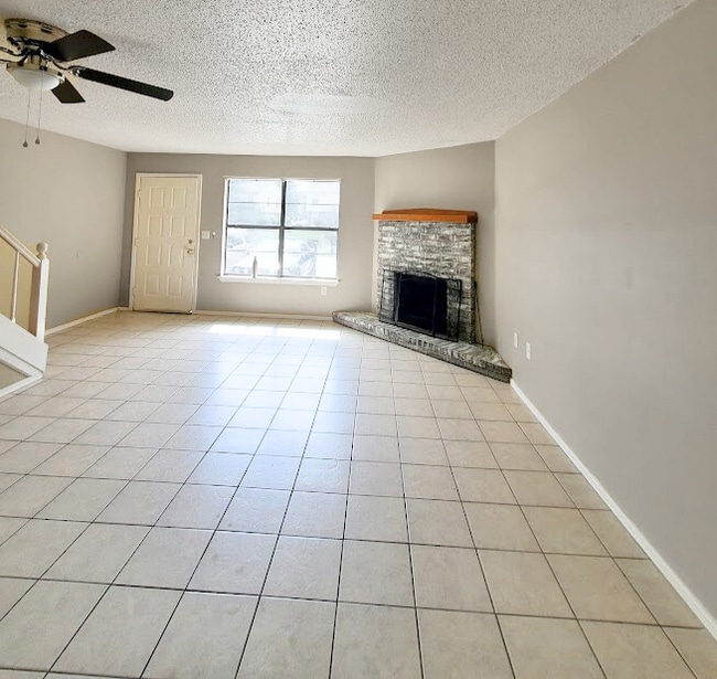 Building Photo - 729 Beverly Ln Unit 729 N Beverly Ln Rental